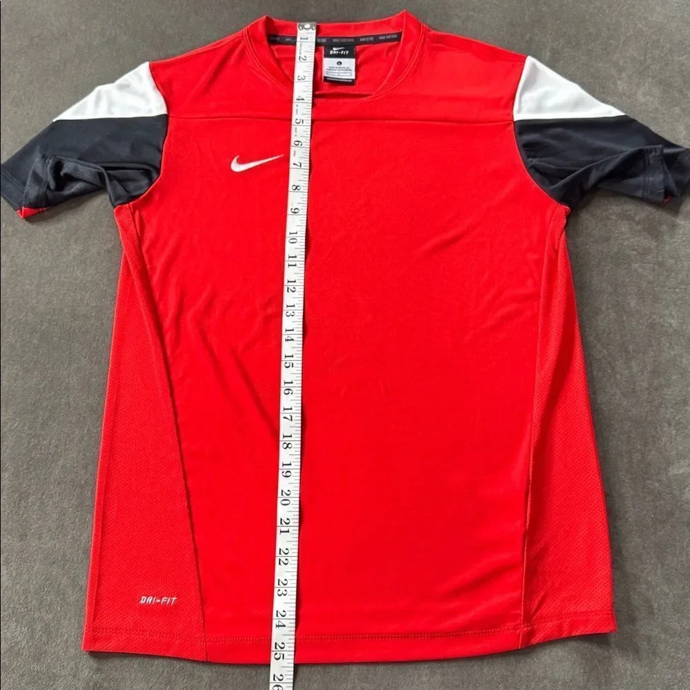Nike Boys Youth Squad 14 Workout Top Short Sleeve Dri-Fit Crew Neck Size L NWOT